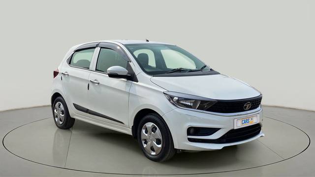 https://images10.gaadi.com/usedcar_image/3689196/original/slot__1-7-Exterior-10327250742-176a24b59cd04d6d953d1d45a4b5c5ed-Exterior-7.jpg?imwidth=6400