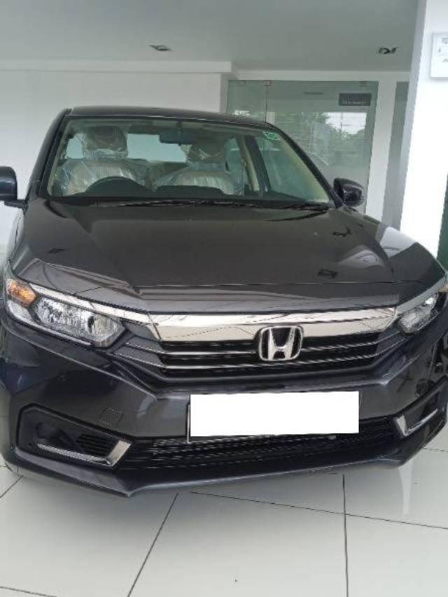https://images10.gaadi.com/usedcar_image/3689229/original/processed_2655ed38-adf9-4cf9-ba51-d7bb85b8fdd5.jpg?imwidth=6400
