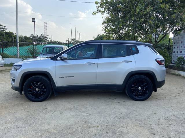 https://images10.gaadi.com/usedcar_image/3689231/original/processed_img2922366__usedcar_img_5452_2021700976389_1700976453.jpg?imwidth=6402