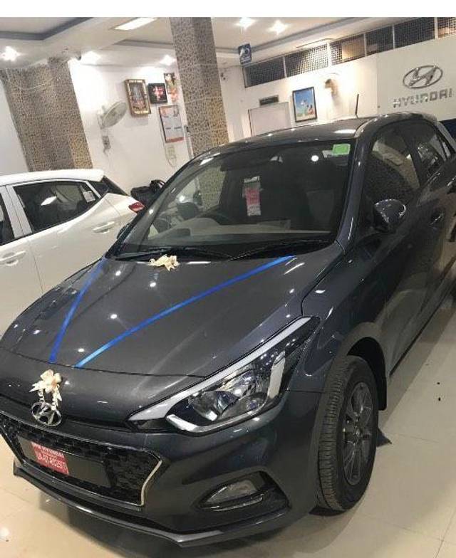 https://images10.gaadi.com/usedcar_image/3689273/original/processed_01a5b30f-31ef-48da-9274-119efe1fcf31.jpeg?imwidth=6401