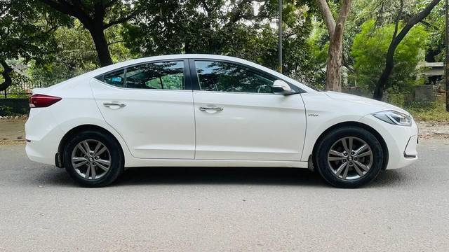 https://images10.gaadi.com/usedcar_image/3689274/original/processed_img2922382__used_car_2922382_1700978279.jpg?imwidth=6401