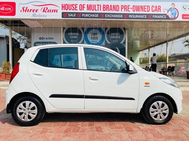 https://images10.gaadi.com/usedcar_image/3689361/original/processed_img2922427__used_car_2922427_1700981524.jpg?imwidth=6401
