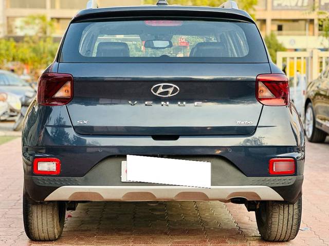 https://images10.gaadi.com/usedcar_image/3689391/original/processed_img2922442__used_car_2922442_1700982566.jpg?imwidth=6402