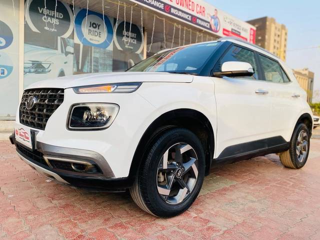 https://images10.gaadi.com/usedcar_image/3689397/original/processed_img2922446__used_car_2922446_1700982742.jpg?imwidth=6402