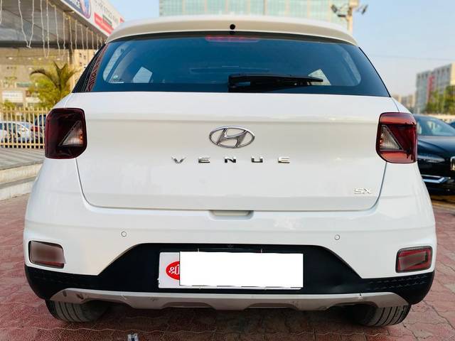 https://images10.gaadi.com/usedcar_image/3689397/original/processed_img2922446__used_car_2922446_1700982753.jpg?imwidth=6401
