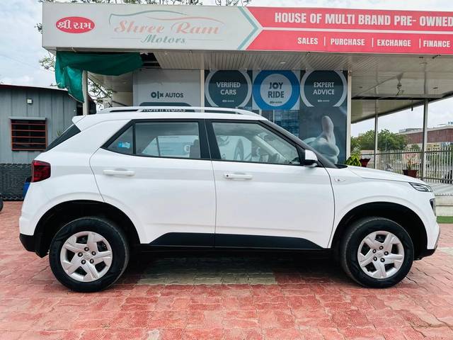 https://images10.gaadi.com/usedcar_image/3689401/original/processed_img2922447__used_car_2922447_1700982899.jpg?imwidth=6401
