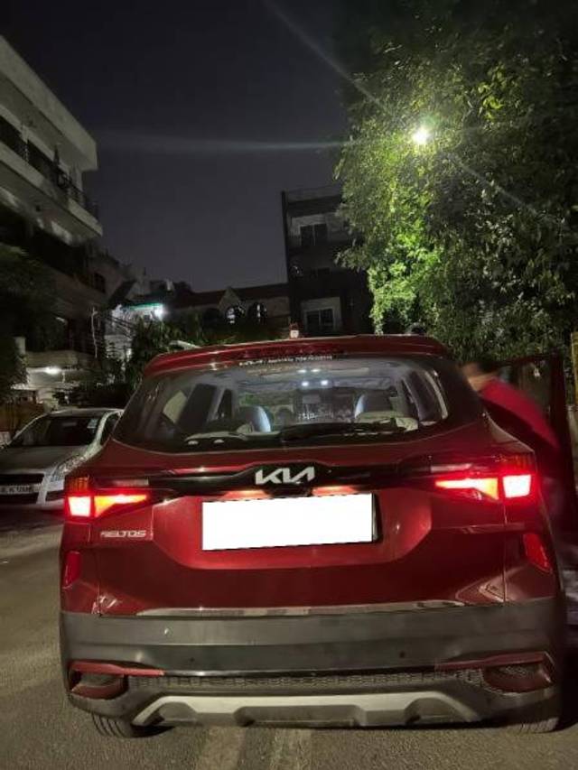 https://images10.gaadi.com/usedcar_image/3689427/original/processed_99d2ef41-a9ba-4a1e-b7f3-6a793dfaa575.jpg?imwidth=6402