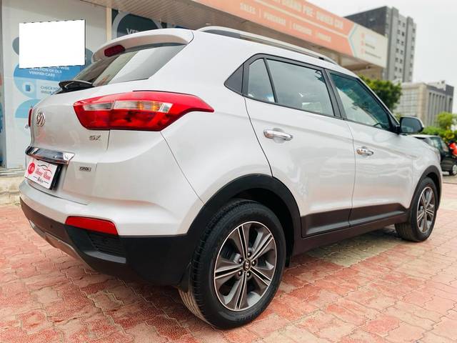 https://images10.gaadi.com/usedcar_image/3689452/original/processed_img2922473__used_car_2922473_1700984028.jpg?imwidth=6402