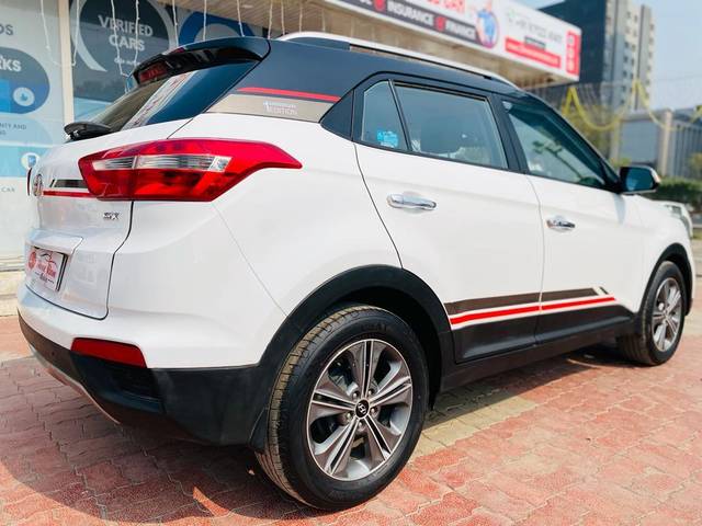 https://images10.gaadi.com/usedcar_image/3689455/original/processed_img2922475__used_car_2922475_1700984215.jpg?imwidth=6401