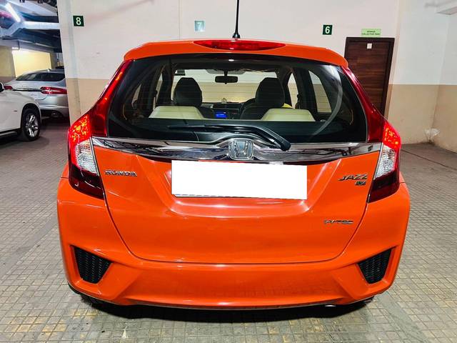 https://images10.gaadi.com/usedcar_image/3689460/original/processed_img2922477__usedcar_img_20231121_wa0034_27821700984115_1700984200.jpg?imwidth=6402
