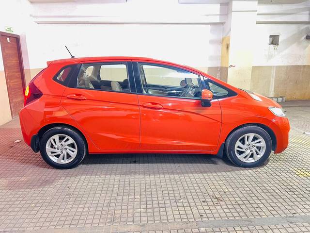 https://images10.gaadi.com/usedcar_image/3689460/original/processed_img2922477__usedcar_img_20231121_wa0039_27821700984115_1700984200.jpg?imwidth=6401