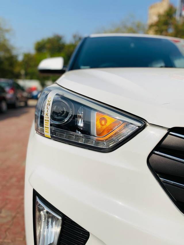 https://images10.gaadi.com/usedcar_image/3689478/original/processed_img2922484__used_car_2922484_1700985331.jpg?imwidth=6402