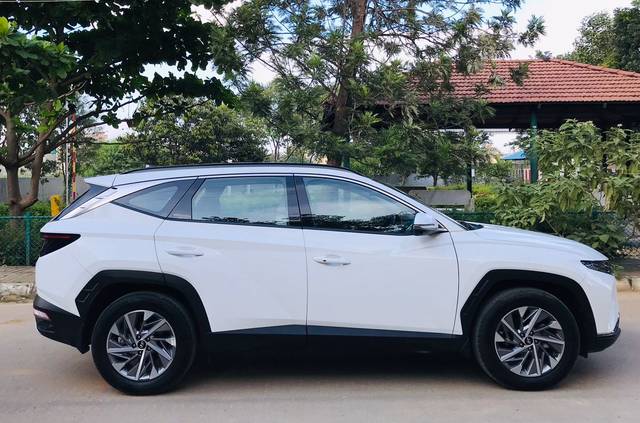 https://images10.gaadi.com/usedcar_image/3689571/original/img2922515__used_car_2922515_1701786327.jpg?imwidth=6401