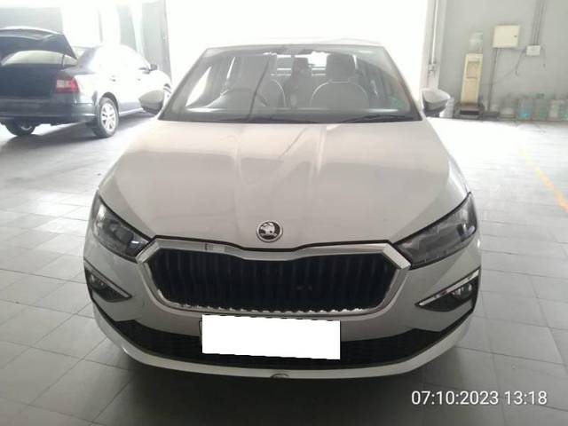 https://images10.gaadi.com/usedcar_image/3689573/original/processed_55e9cfdd-b3f5-41b8-b828-5785fe9665be.jpg?imwidth=6400