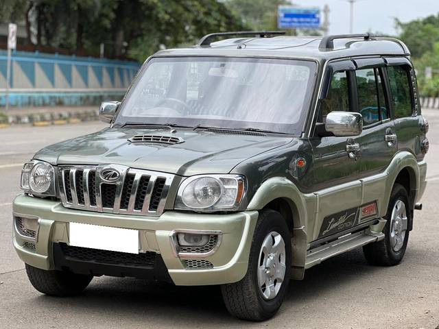 https://images10.gaadi.com/usedcar_image/3689575/original/processed_img2922517__used_car_2922517_1700988496.jpg?imwidth=6402