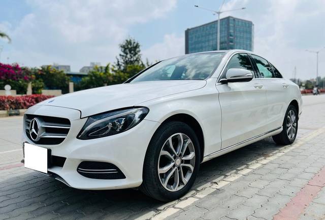 https://images10.gaadi.com/usedcar_image/3689656/original/processed_img2922551__used_car_2922551_1700992137.jpg?imwidth=6402