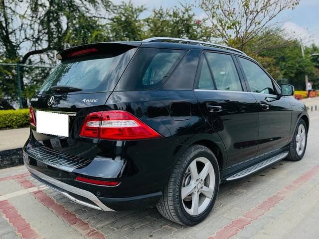 https://images10.gaadi.com/usedcar_image/3689661/original/processed_img2922555__used_car_2922555_1700992331.jpg?imwidth=6401