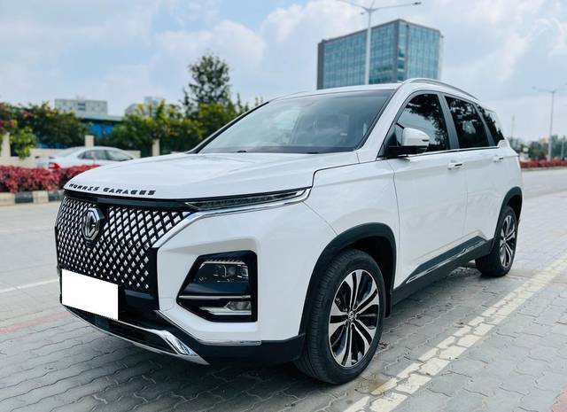 https://images10.gaadi.com/usedcar_image/3689668/original/processed_img2922559__used_car_2922559_1700992573.jpg?imwidth=6401