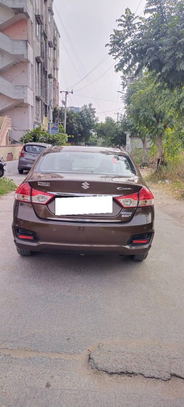 https://images10.gaadi.com/usedcar_image/3689686/original/processed_img2922571__used_car_2922571_1700993182.jpg?imwidth=6402