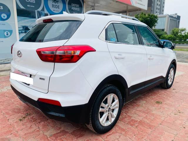 https://images10.gaadi.com/usedcar_image/3689695/original/processed_img2922575__used_car_2922575_1700993637.jpg?imwidth=6402