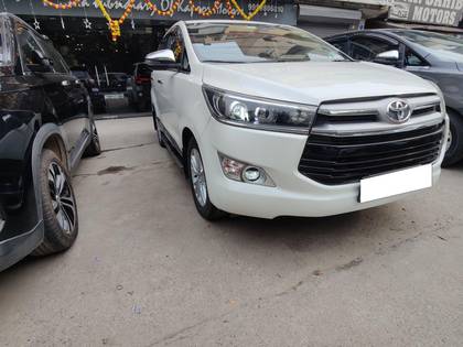 Toyota Innova Crysta 2.8 ZX AT BSIV Toyota Innova Crysta 2.8 ZX AT BSIV