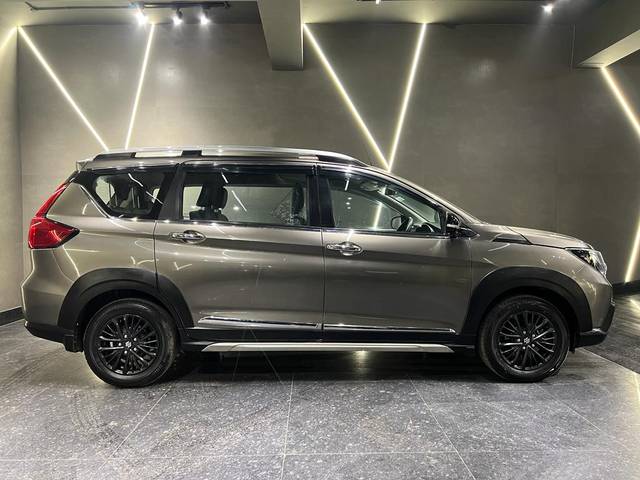 https://images10.gaadi.com/usedcar_image/3689711/original/img2922584__used_car_2922584_1700994128.jpg?imwidth=6401