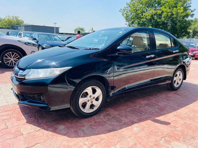 https://images10.gaadi.com/usedcar_image/3689743/original/img2922610__used_car_2922610_1700994786.jpg?imwidth=6400