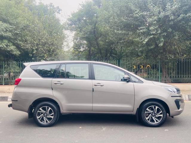 https://images10.gaadi.com/usedcar_image/3689766/original/processed_img2922617__used_car_2922617_1700995590.jpg?imwidth=6401