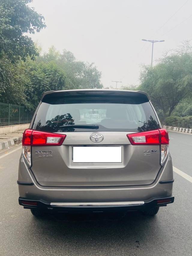 https://images10.gaadi.com/usedcar_image/3689766/original/processed_img2922617__used_car_2922617_1700995595.jpg?imwidth=6402