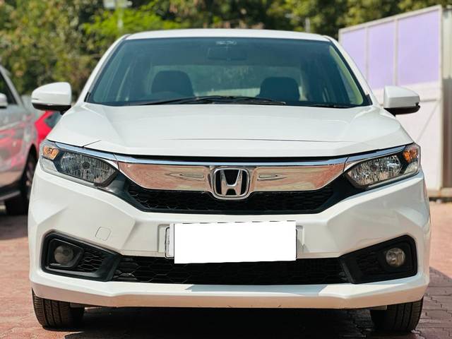 https://images10.gaadi.com/usedcar_image/3689776/original/processed_img2922621__used_car_2922621_1700996086.jpg?imwidth=6401