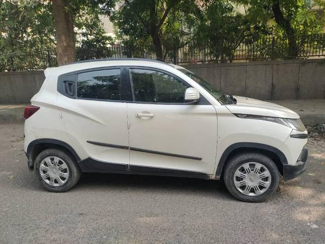 https://images10.gaadi.com/usedcar_image/3689782/original/processed_65f24341-1f98-449c-8ba1-a887bbe80169.jpg?imwidth=6401