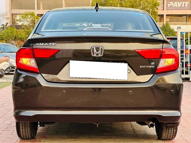https://images10.gaadi.com/usedcar_image/3689783/original/processed_img2922623__used_car_2922623_1700996289.jpg?imwidth=6402