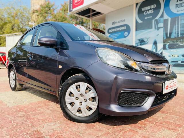 https://images10.gaadi.com/usedcar_image/3689792/original/processed_img2922627__used_car_2922627_1700996559.jpg?imwidth=6400