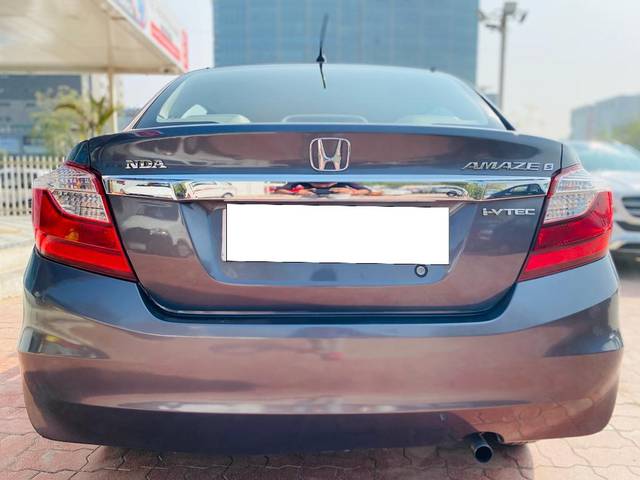 https://images10.gaadi.com/usedcar_image/3689792/original/processed_img2922627__used_car_2922627_1700996564.jpg?imwidth=6401