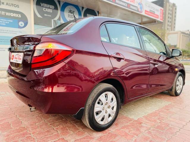 https://images10.gaadi.com/usedcar_image/3689794/original/processed_img2922628__used_car_2922628_1700996738.jpg?imwidth=6401