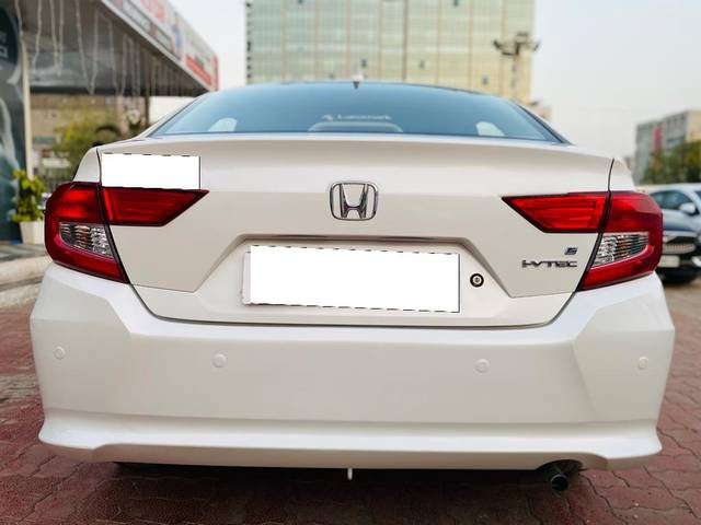 https://images10.gaadi.com/usedcar_image/3689797/original/processed_img2922629__used_car_2922629_1700996904.jpg?imwidth=6402