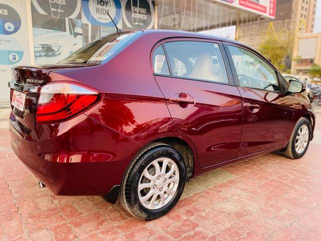 https://images10.gaadi.com/usedcar_image/3689804/original/processed_img2922631__used_car_2922631_1700997081.jpg?imwidth=6401