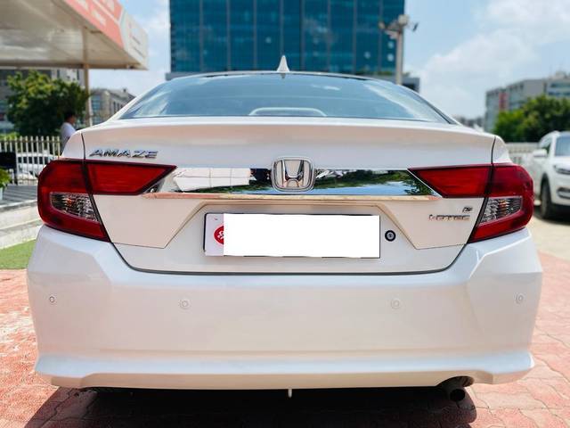 https://images10.gaadi.com/usedcar_image/3689812/original/processed_img2922633__used_car_2922633_1700997458.jpg?imwidth=6402