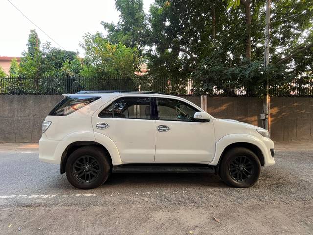 https://images10.gaadi.com/usedcar_image/3689825/original/img2922640__used_car_2922640_1700997882.jpg?imwidth=6401