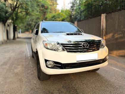 Toyota Fortuner 4X2 AT Toyota Fortuner 4X2 AT