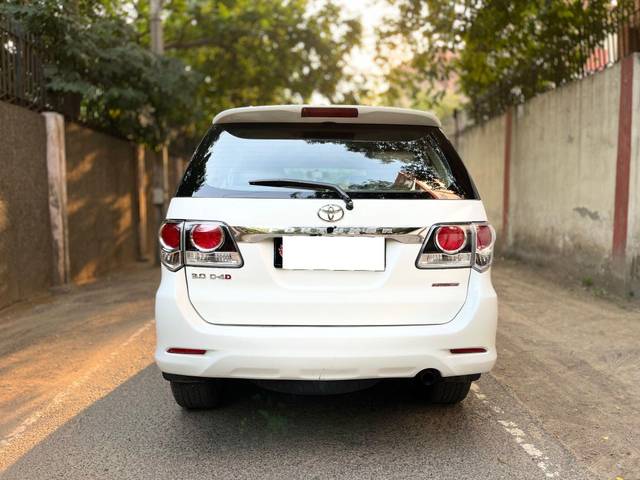 https://images10.gaadi.com/usedcar_image/3689825/original/processed_img2922640__used_car_2922640_1700997876.jpg?imwidth=6402