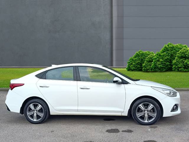 https://images10.gaadi.com/usedcar_image/3689831/original/img2922643__used_car_2922643_1700997928.jpg?imwidth=6401