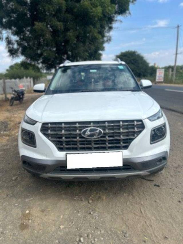 https://images10.gaadi.com/usedcar_image/3689835/original/processed_8464bf88-7b27-4d49-abe3-2406ee07f61a.jpeg?imwidth=6400