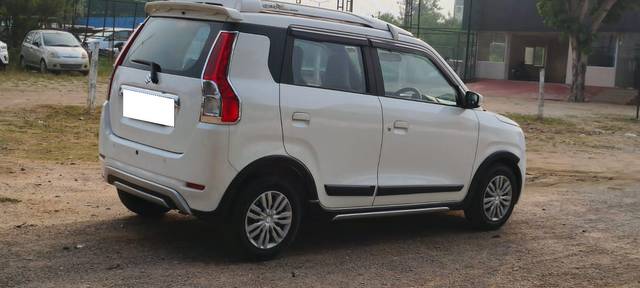 https://images10.gaadi.com/usedcar_image/3689849/original/processed_img2922656__used_car_2922656_1700998312.jpg?imwidth=6402