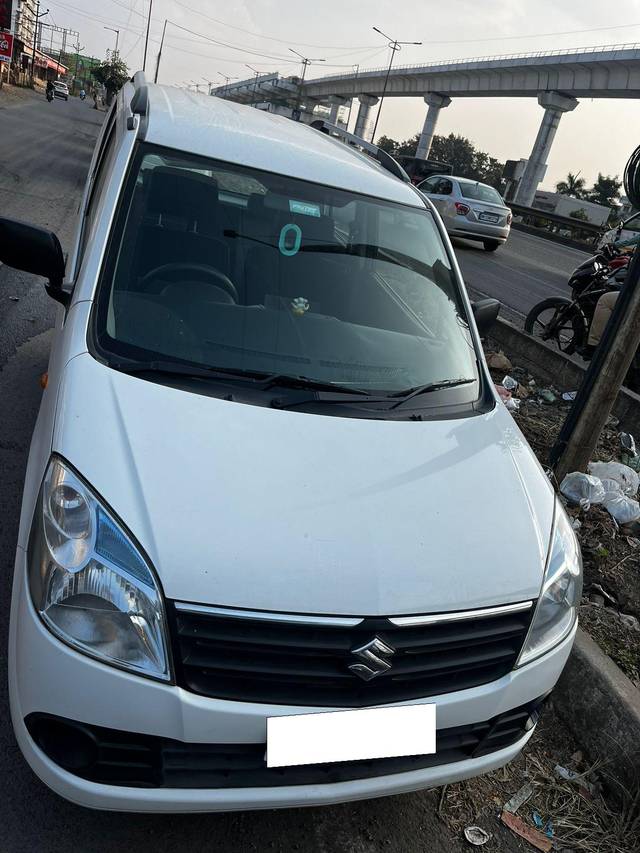 https://images10.gaadi.com/usedcar_image/3689870/original/processed_img2922671__used_car_2922671_1700999191.jpg?imwidth=6402