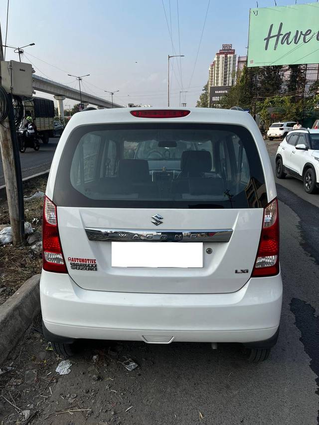 https://images10.gaadi.com/usedcar_image/3689870/original/processed_img2922671__used_car_2922671_1700999192.jpg?imwidth=6401