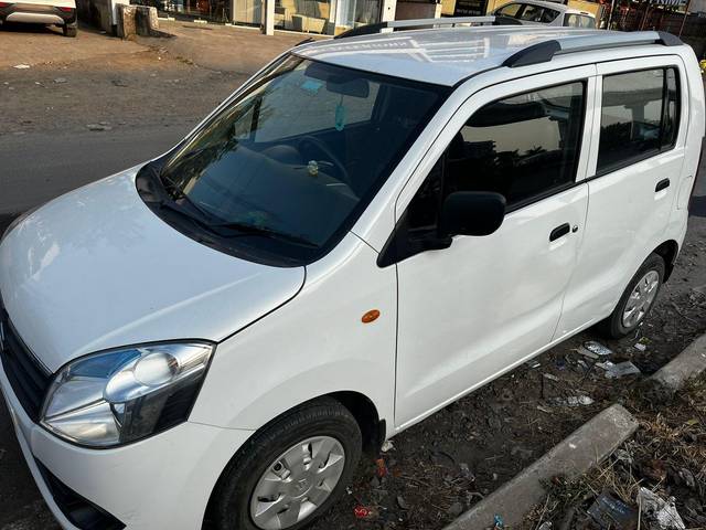 https://images10.gaadi.com/usedcar_image/3689870/original/processed_img2922671__used_car_2922671_1700999194.jpg?imwidth=6400