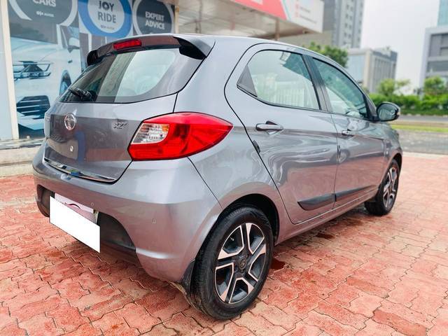 https://images10.gaadi.com/usedcar_image/3689897/original/processed_img2922682__used_car_2922682_1701000359.jpg?imwidth=6402