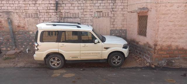 https://images10.gaadi.com/usedcar_image/3689899/original/processed_22d9c81a-0b1a-47e2-979c-d5bc4cfaf0da.jpg?imwidth=6402