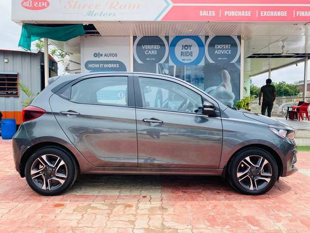 https://images10.gaadi.com/usedcar_image/3689903/original/processed_img2922683__used_car_2922683_1701000564.jpg?imwidth=6401